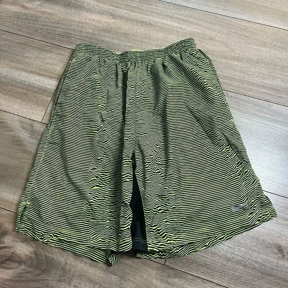 Nike Lot of 2  Athletic Workout Shorts Men Small Bin B-26‎